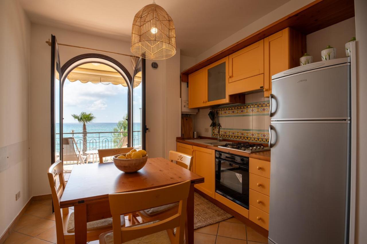 Residence L'Arcipelago Appartamenti Fronte Mare Con Ampio Balcone Capo d'Orlando Exterior photo