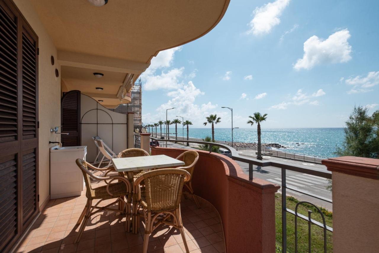 Residence L'Arcipelago Appartamenti Fronte Mare Con Ampio Balcone Capo d'Orlando Exterior photo