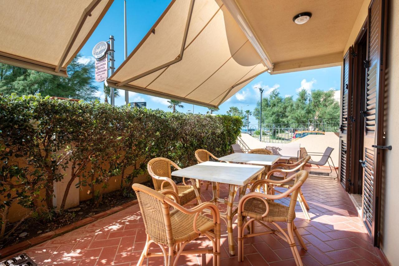 Residence L'Arcipelago Appartamenti Fronte Mare Con Ampio Balcone Capo d'Orlando Exterior photo